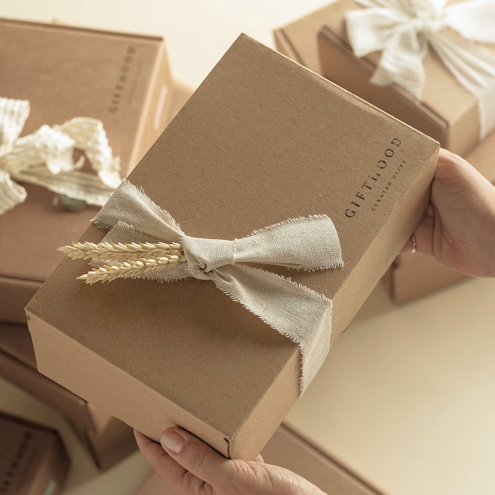 giftboxlinenribbondriedflowersoffering