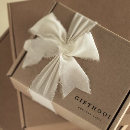 genericgiftboxeswhiteribbonchiffon