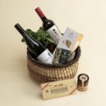 giftbasketwhiteandredwinesaltycookieschocolategreekpastelitomatinychutney